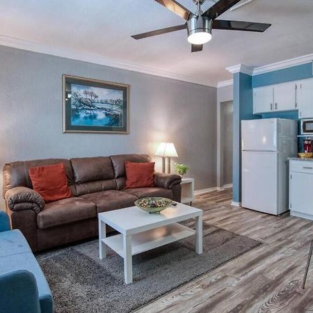 Sunset Beach Suites Of Madeira Beach! Pet Friendly Summer Getaway! Steps To Beach! - Suite 10 Сейнт Пийт Бийч Екстериор снимка