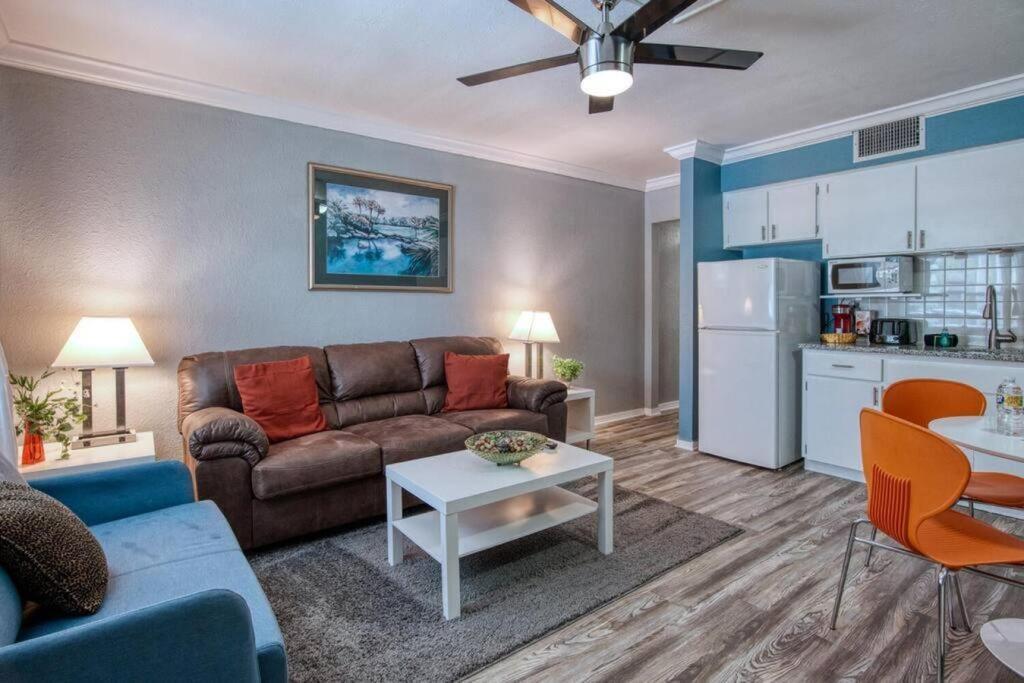 Sunset Beach Suites Of Madeira Beach! Pet Friendly Summer Getaway! Steps To Beach! - Suite 10 Сейнт Пийт Бийч Екстериор снимка