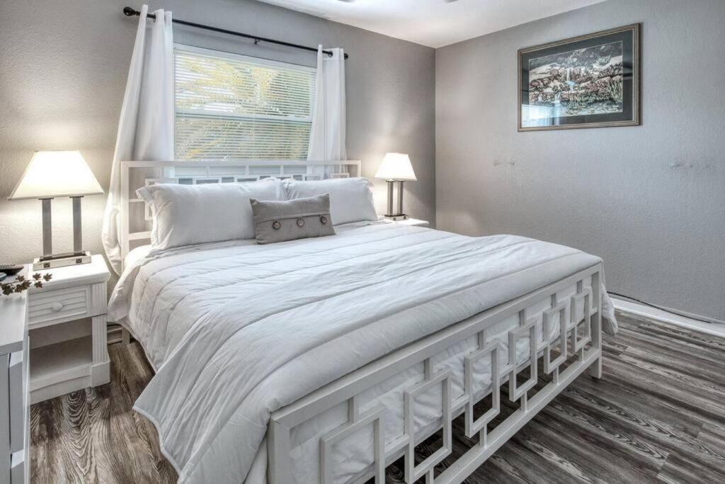 Sunset Beach Suites Of Madeira Beach! Pet Friendly Summer Getaway! Steps To Beach! - Suite 10 Сейнт Пийт Бийч Екстериор снимка