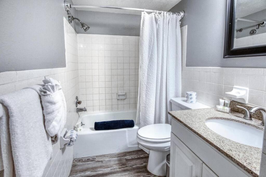 Sunset Beach Suites Of Madeira Beach! Pet Friendly Summer Getaway! Steps To Beach! - Suite 10 Сейнт Пийт Бийч Екстериор снимка