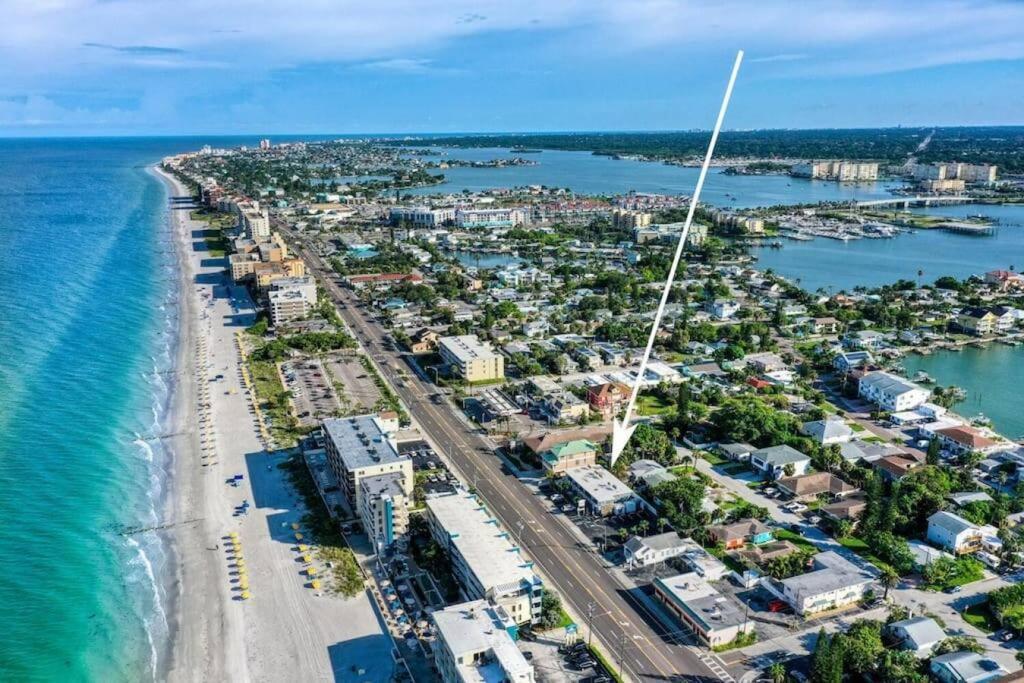 Sunset Beach Suites Of Madeira Beach! Pet Friendly Summer Getaway! Steps To Beach! - Suite 10 Сейнт Пийт Бийч Екстериор снимка