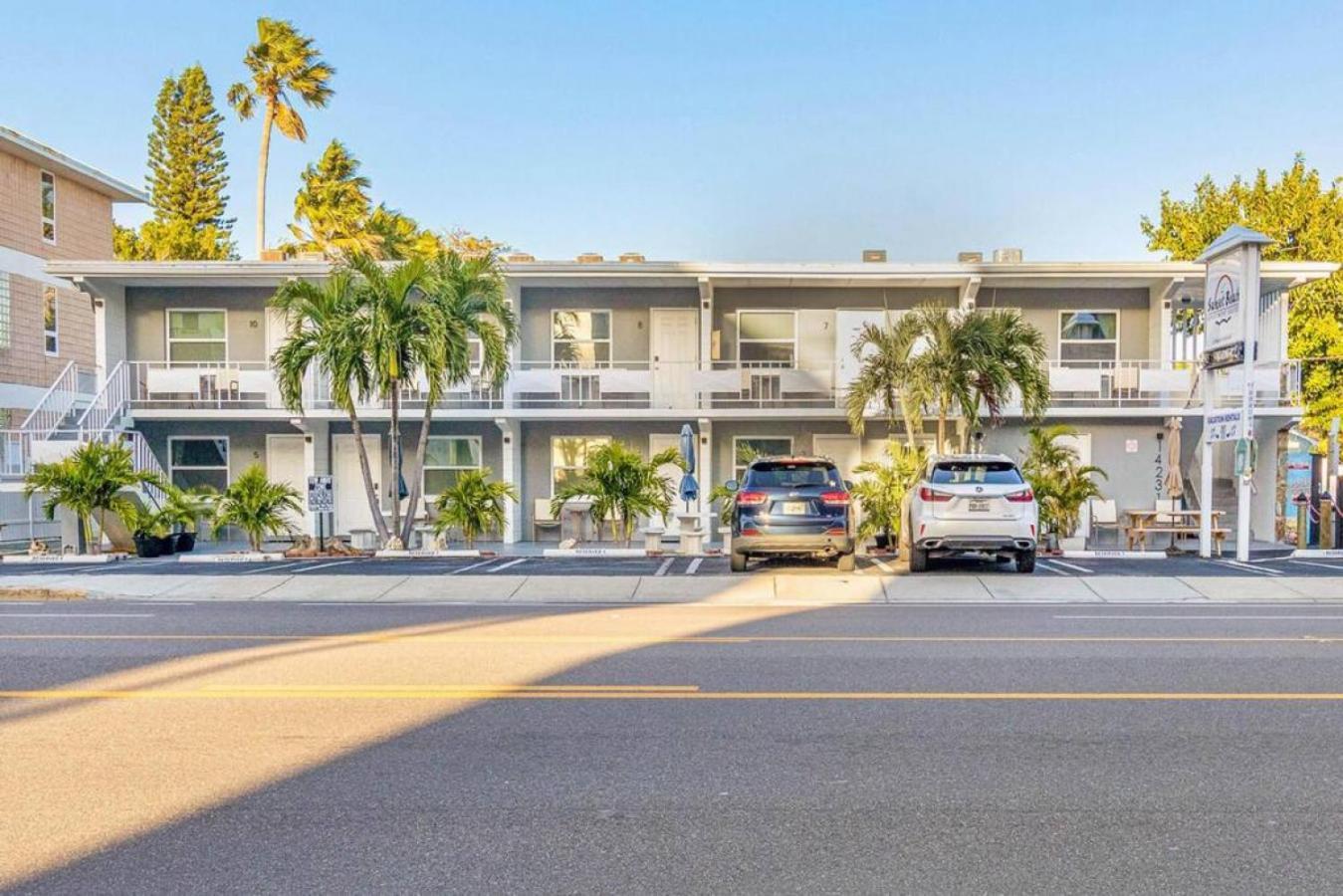 Sunset Beach Suites Of Madeira Beach! Pet Friendly Summer Getaway! Steps To Beach! - Suite 10 Сейнт Пийт Бийч Екстериор снимка