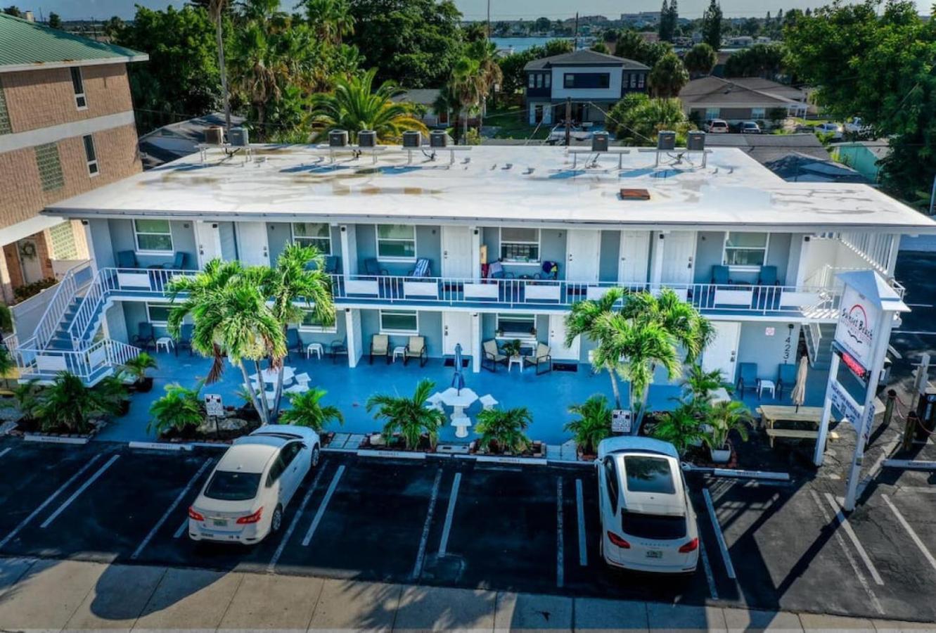 Sunset Beach Suites Of Madeira Beach! Pet Friendly Summer Getaway! Steps To Beach! - Suite 10 Сейнт Пийт Бийч Екстериор снимка