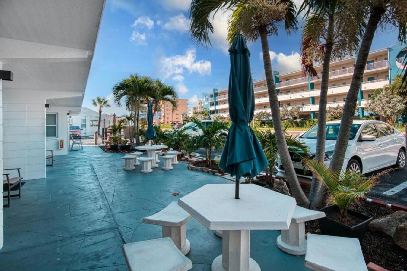 Sunset Beach Suites Of Madeira Beach! Pet Friendly Summer Getaway! Steps To Beach! - Suite 10 Сейнт Пийт Бийч Екстериор снимка